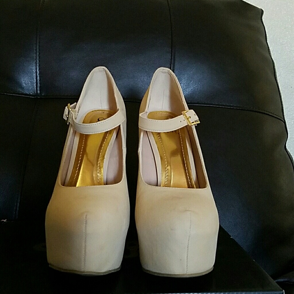 Heels (pumps)